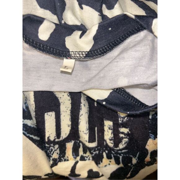 Guns and rises tee size large - Picture 3 of 3